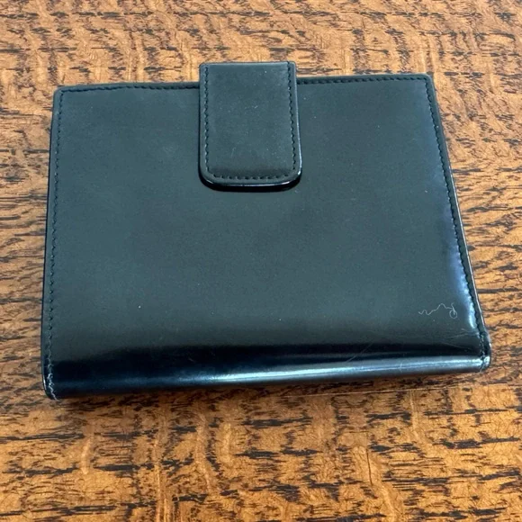 Gucci Black Patent Leather Embossed Logo Wallet EUC with COA - Picture 16 of 16